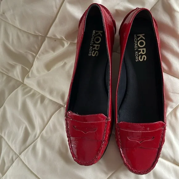Michael Kors red patent leather women’s size 8 loafers - Picture 5 of 7